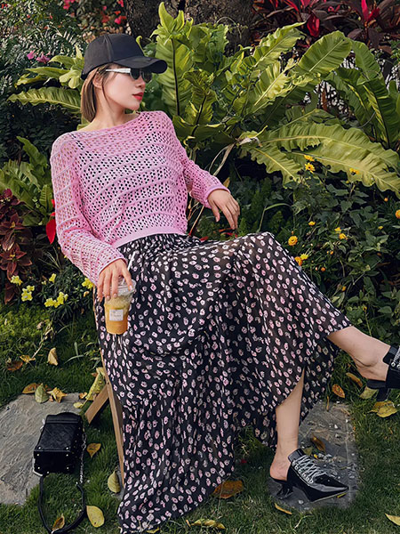 曼诺比菲女装品牌2024夏季甜美镂空长袖针织罩衫上衣