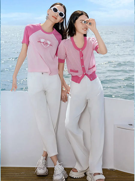 曼诺比菲女装品牌2024夏季粉色复古爱心插肩短袖T恤