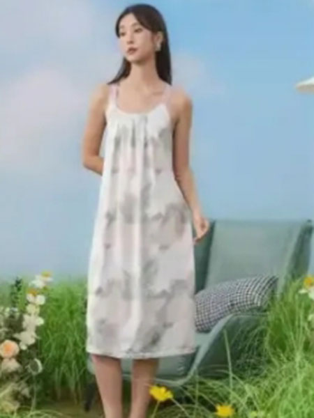 慕萘儿内衣品牌2024夏季风水墨画宽松系带一字肩吊带连衣裙