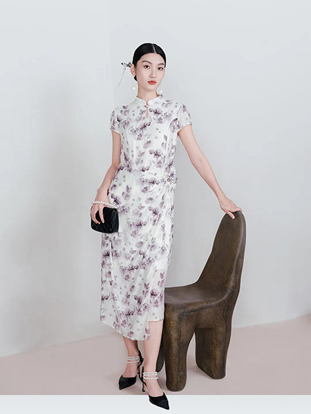 圣卡萝女装品牌2024夏季中国风碎花旗袍式连衣裙
