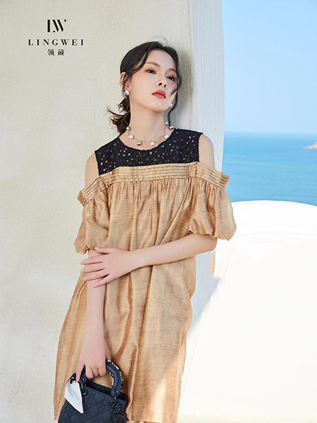 领葳女装品牌2024夏季法式温柔高级感泡泡袖仙女裙