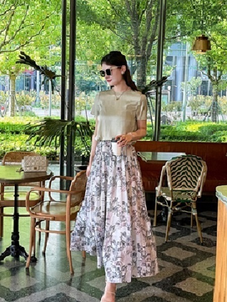 石库门女装品牌2024夏季气质款半身裙