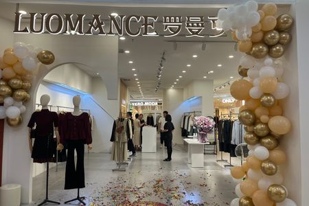 罗曼可女装品牌店铺展示