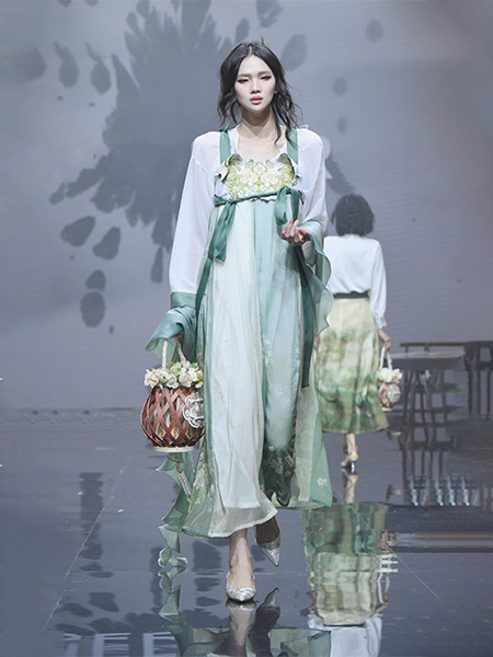 秦西廂女裝品牌2025春夏漢服系列