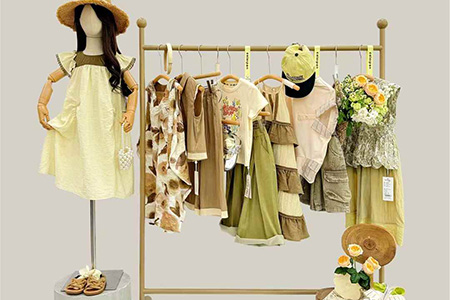 彩色笔童装威廉希尔中文网产品陈列