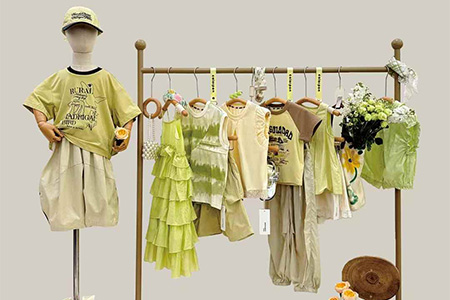 彩色笔童装威廉希尔中文网产品陈列