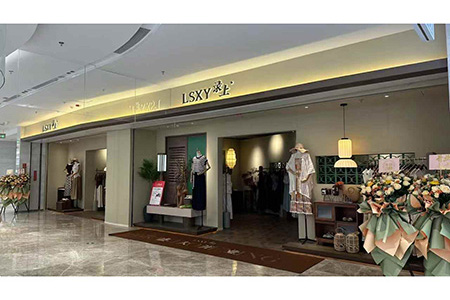 录上女装品牌店铺展示