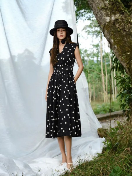 茵嘉女装品牌2025夏季新品