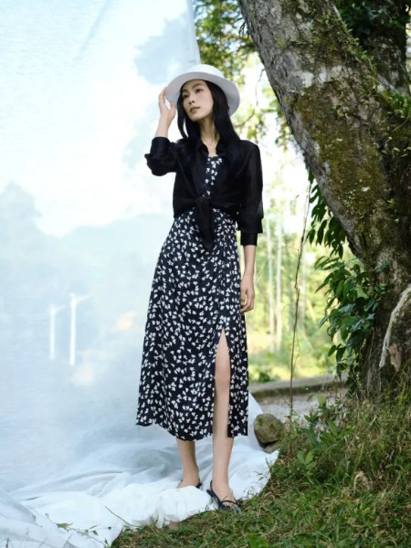 茵嘉女装品牌2025夏季新品