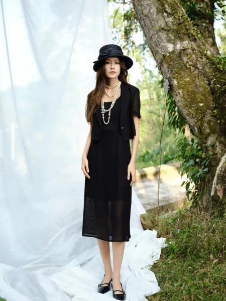 茵嘉女装品牌2025夏季新品