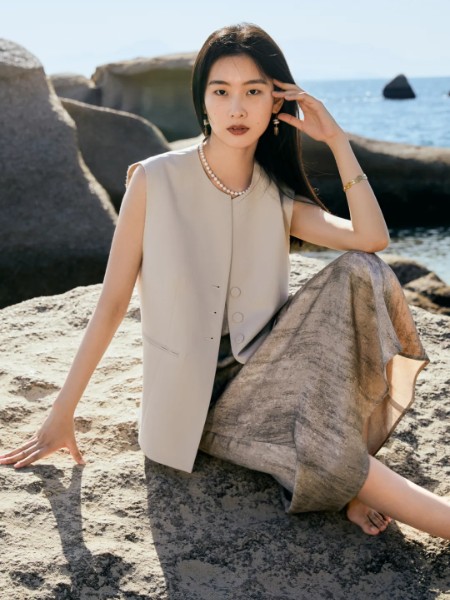 艾凸蘇希女裝品牌2025春夏新品