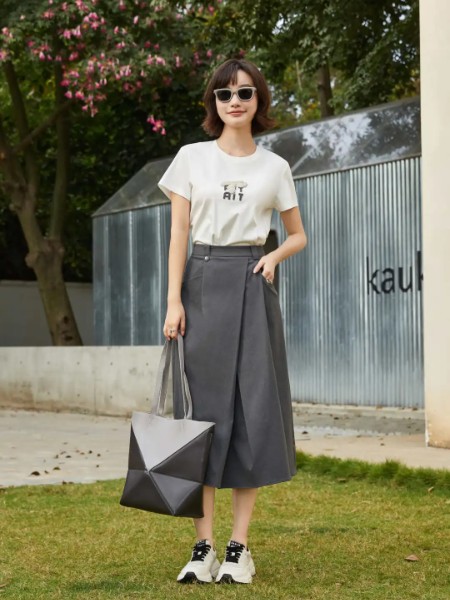 艾凸蘇希女裝品牌2025春夏新品