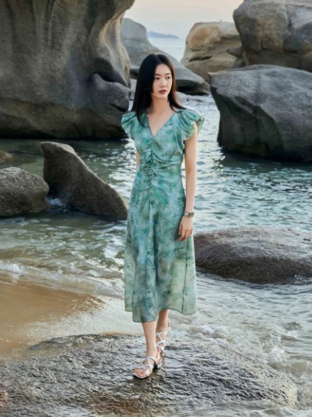 艾凸蘇希女裝品牌2025春夏新品