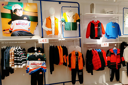 铅笔俱乐部童装品牌店铺展示