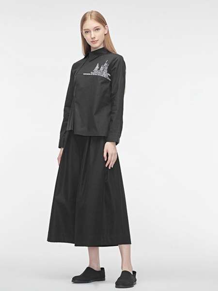 圣迪奥女装品牌2020春夏黑色复古汉风上衣短裙
