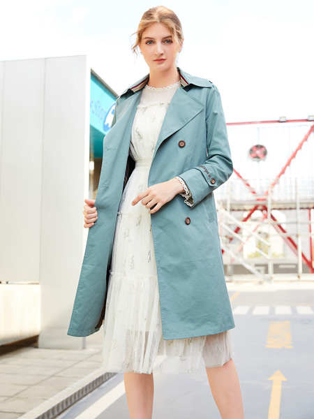 金蝶茜妮女装品牌2020秋季青色时尚风衣